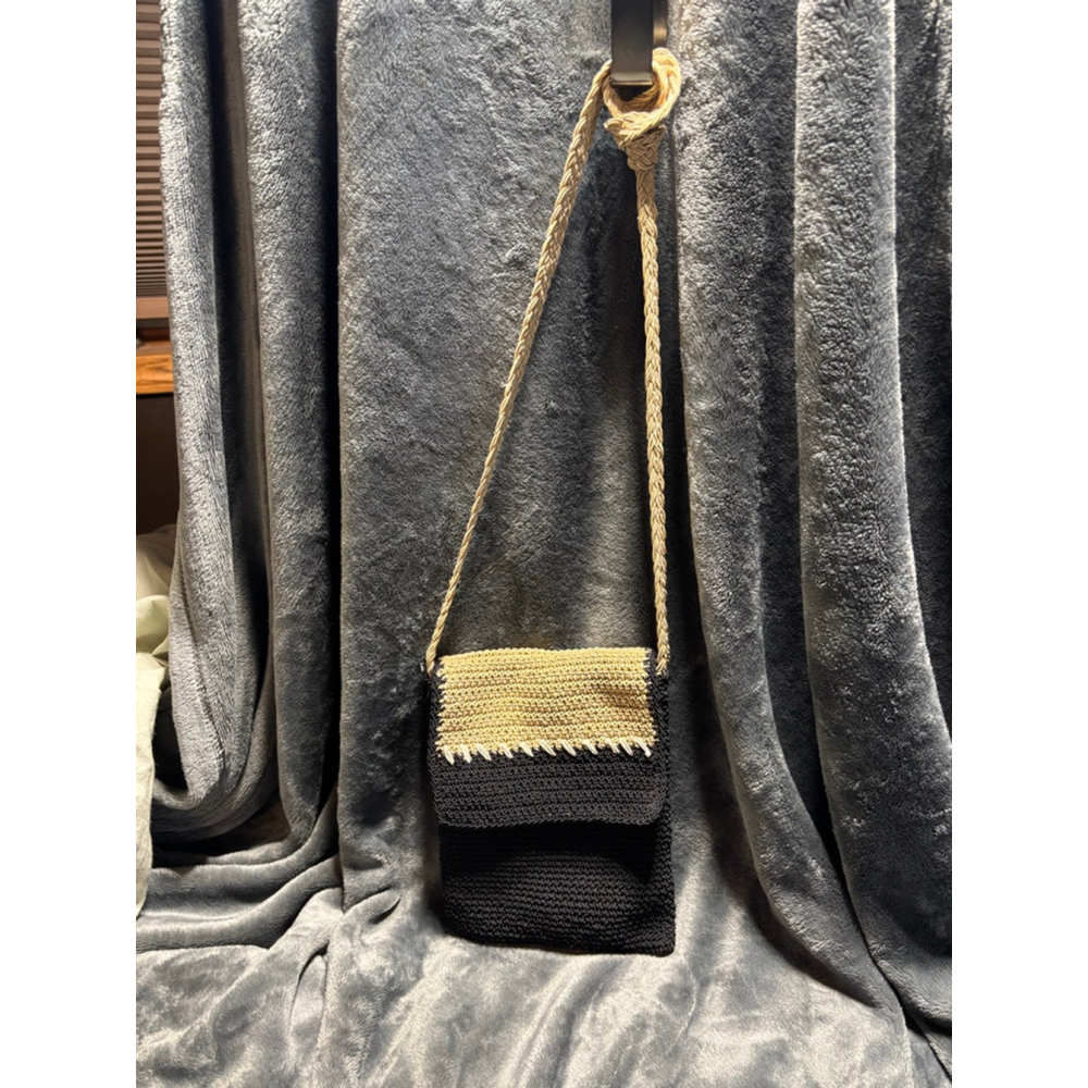 Carlo D'Santi Black and Tan Crochet North/South Crossbody 90s/Y2K Boho - Picture 2 of 10